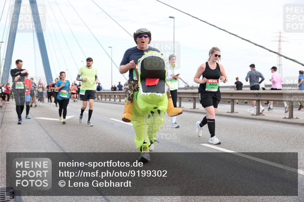 03.10.2025 - Köhlbrandbrückenlauf Lena Gebhardt http://msf.ph/oto/9199302 03.10.2025 15:38:05 Position 1 8580 meine-sportfotos.de