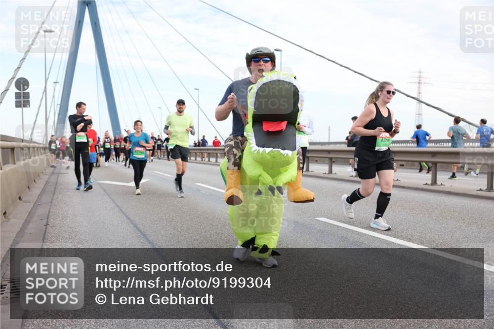 03.10.2025 - Köhlbrandbrückenlauf Lena Gebhardt http://msf.ph/oto/9199304 03.10.2025 15:38:05 Position 1  meine-sportfotos.de