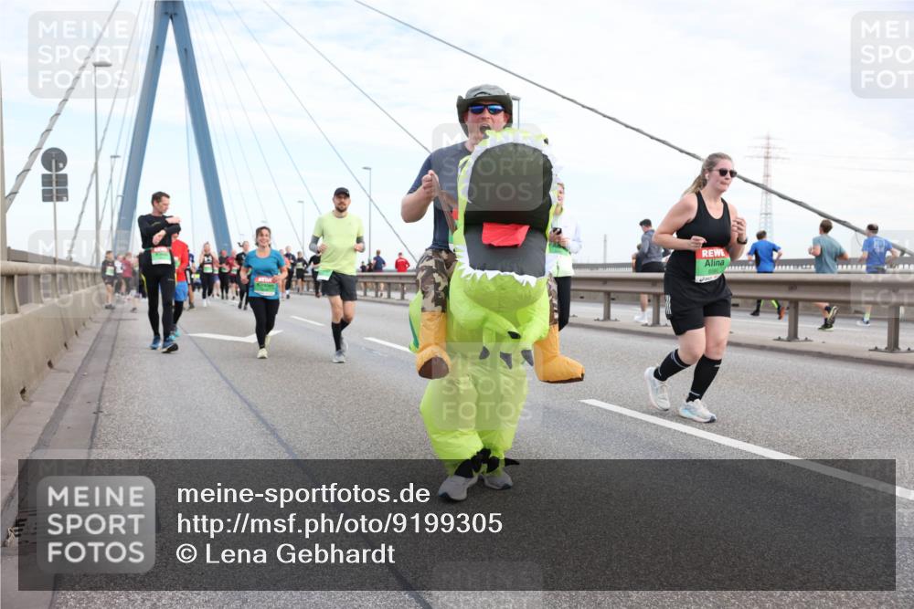 03.10.2025 - Köhlbrandbrückenlauf Lena Gebhardt http://msf.ph/oto/9199305 03.10.2025 15:38:05 Position 1  meine-sportfotos.de