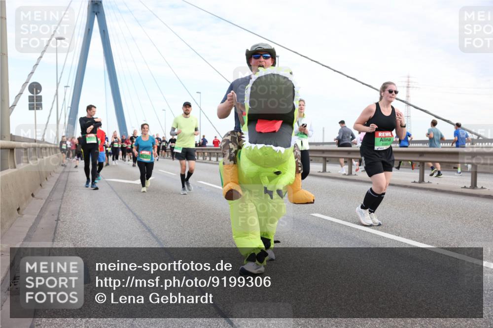 03.10.2025 - Köhlbrandbrückenlauf Lena Gebhardt http://msf.ph/oto/9199306 03.10.2025 15:38:06 Position 1 8580 meine-sportfotos.de