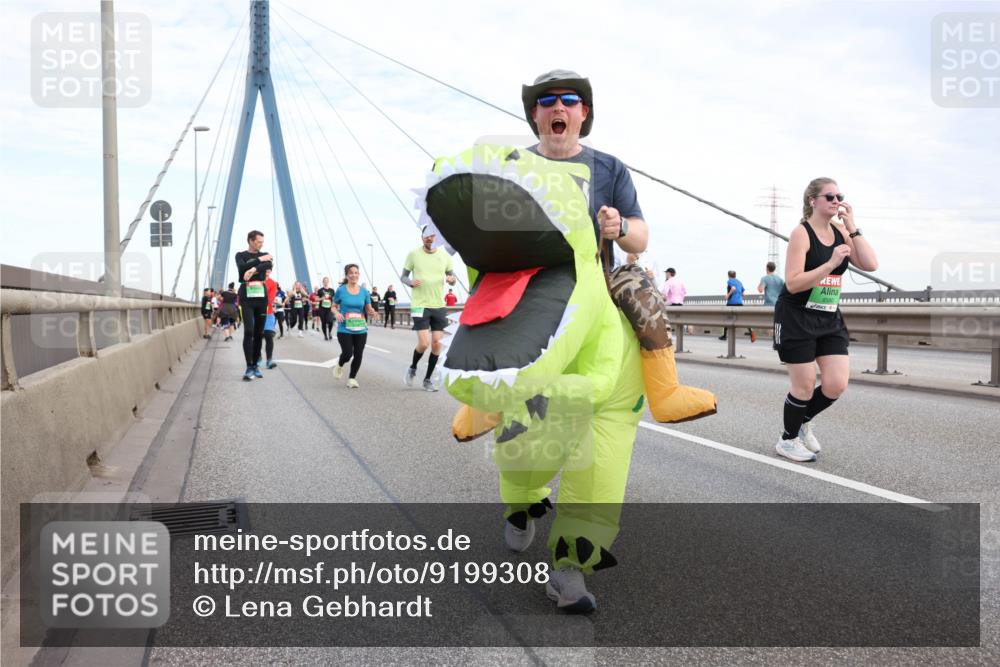 03.10.2025 - Köhlbrandbrückenlauf Lena Gebhardt http://msf.ph/oto/9199308 03.10.2025 15:38:06 Position 1 8580 meine-sportfotos.de