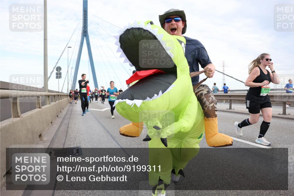 03.10.2025 - Köhlbrandbrückenlauf Lena Gebhardt http://msf.ph/oto/9199311 03.10.2025 15:38:06 Position 1 8580 meine-sportfotos.de