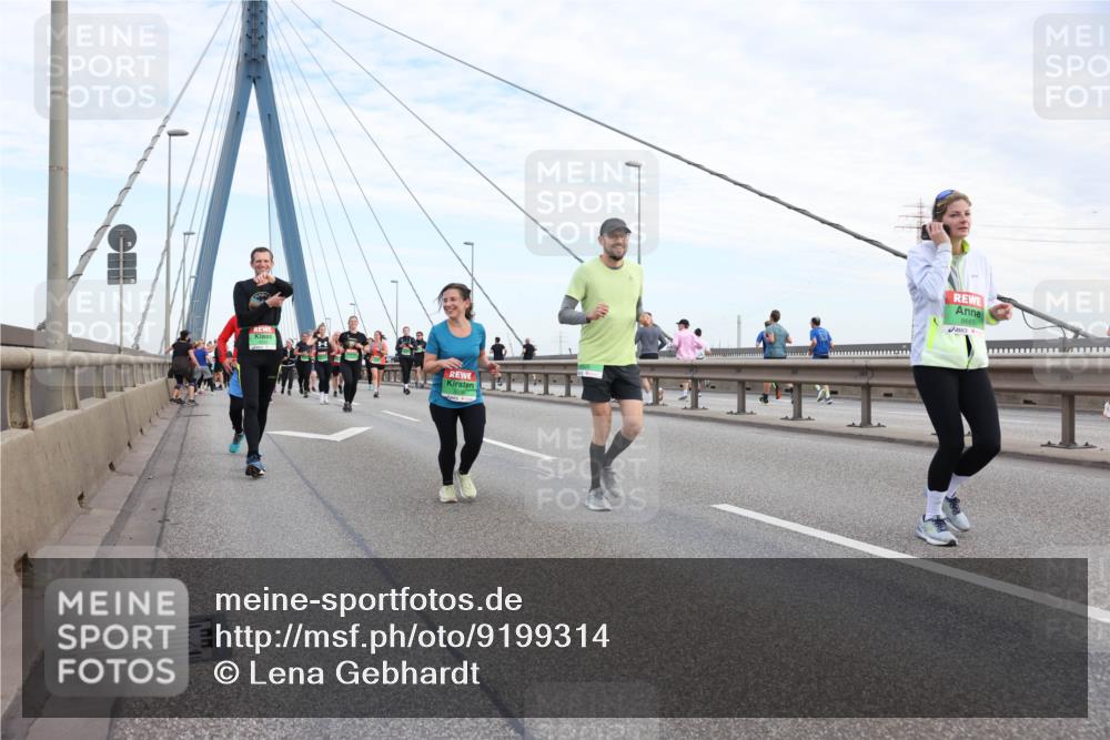 03.10.2025 - Köhlbrandbrückenlauf Lena Gebhardt http://msf.ph/oto/9199314 03.10.2025 15:38:07 Position 1 8665 meine-sportfotos.de
