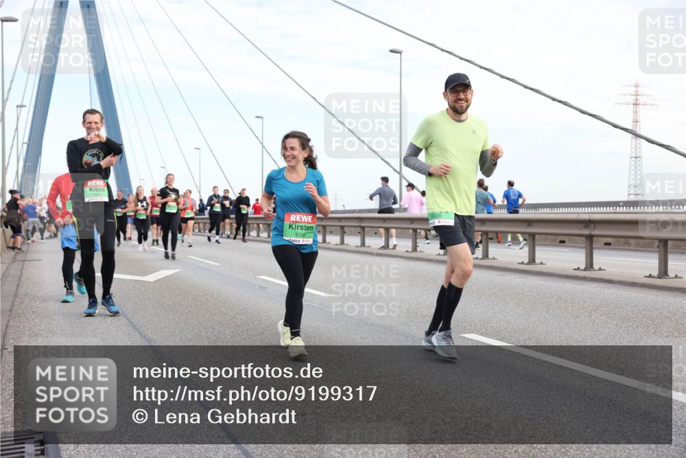 03.10.2025 - Köhlbrandbrückenlauf Lena Gebhardt http://msf.ph/oto/9199317 03.10.2025 15:38:07 Position 1 933, 9328 meine-sportfotos.de