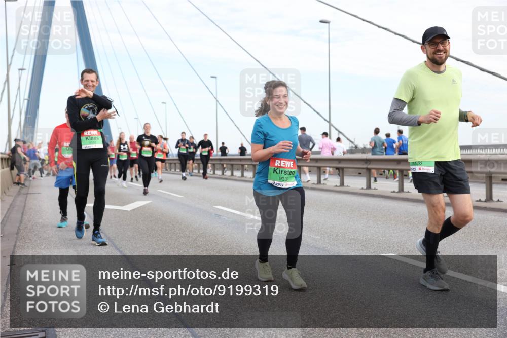 03.10.2025 - Köhlbrandbrückenlauf Lena Gebhardt http://msf.ph/oto/9199319 03.10.2025 15:38:08 Position 1 9330, 9328 meine-sportfotos.de