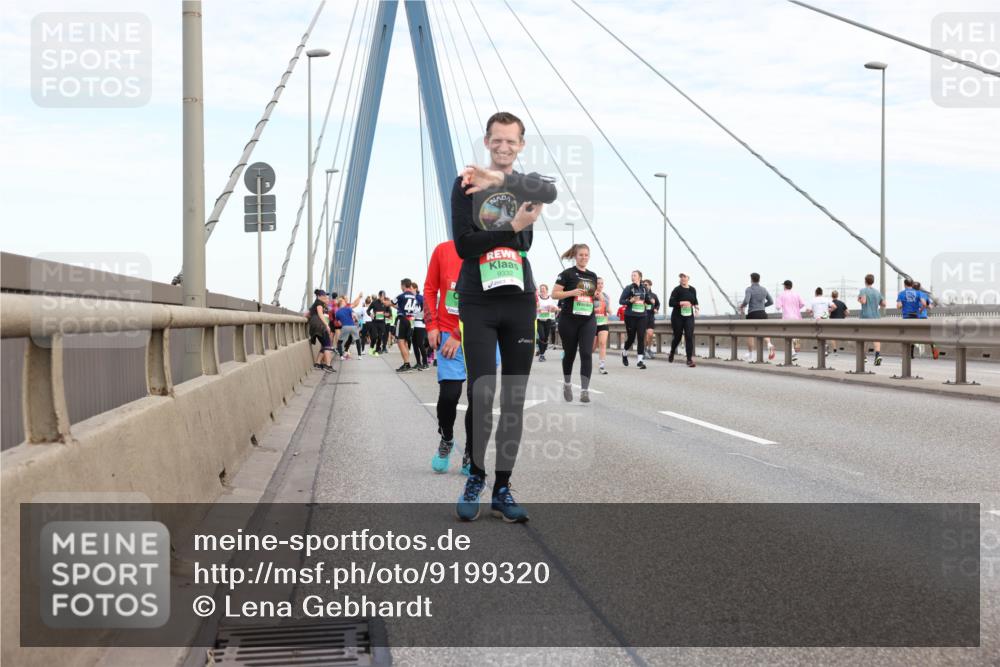 03.10.2025 - Köhlbrandbrückenlauf Lena Gebhardt http://msf.ph/oto/9199320 03.10.2025 15:38:09 Position 1 9332 meine-sportfotos.de