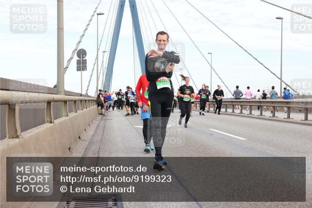 03.10.2025 - Köhlbrandbrückenlauf Lena Gebhardt http://msf.ph/oto/9199323 03.10.2025 15:38:09 Position 1 9332 meine-sportfotos.de