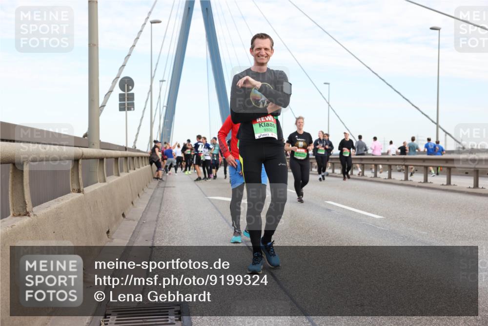 03.10.2025 - Köhlbrandbrückenlauf Lena Gebhardt http://msf.ph/oto/9199324 03.10.2025 15:38:09 Position 1 9332 meine-sportfotos.de