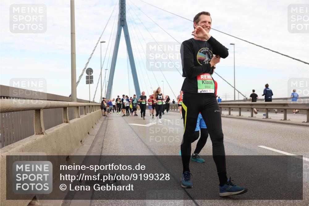 03.10.2025 - Köhlbrandbrückenlauf Lena Gebhardt http://msf.ph/oto/9199328 03.10.2025 15:38:11 Position 1 9332 meine-sportfotos.de