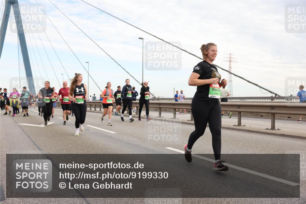 03.10.2025 - Köhlbrandbrückenlauf Lena Gebhardt http://msf.ph/oto/9199330 03.10.2025 15:38:13 Position 1 8467 meine-sportfotos.de
