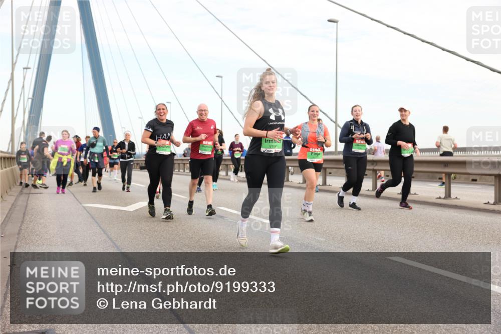 03.10.2025 - Köhlbrandbrückenlauf Lena Gebhardt http://msf.ph/oto/9199333 03.10.2025 15:38:14 Position 1 8186 meine-sportfotos.de