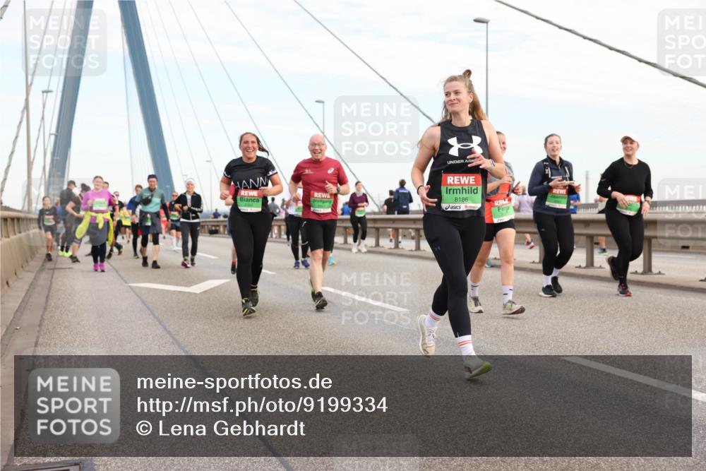 03.10.2025 - Köhlbrandbrückenlauf Lena Gebhardt http://msf.ph/oto/9199334 03.10.2025 15:38:14 Position 1 8186 meine-sportfotos.de