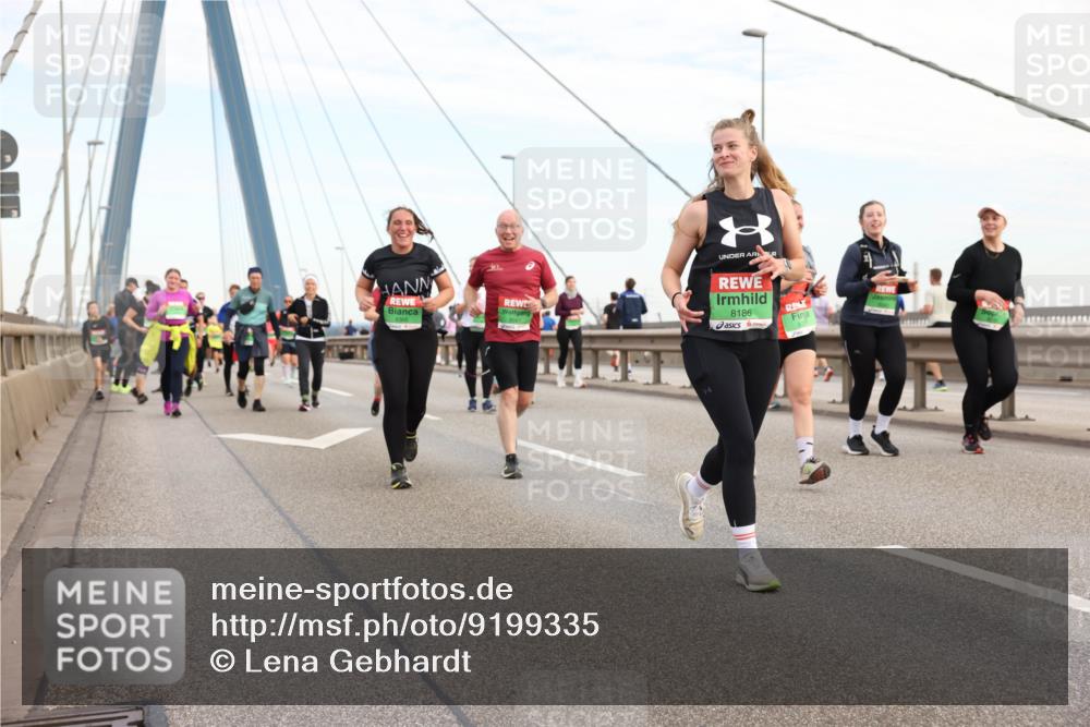 03.10.2025 - Köhlbrandbrückenlauf Lena Gebhardt http://msf.ph/oto/9199335 03.10.2025 15:38:14 Position 1 8186 meine-sportfotos.de