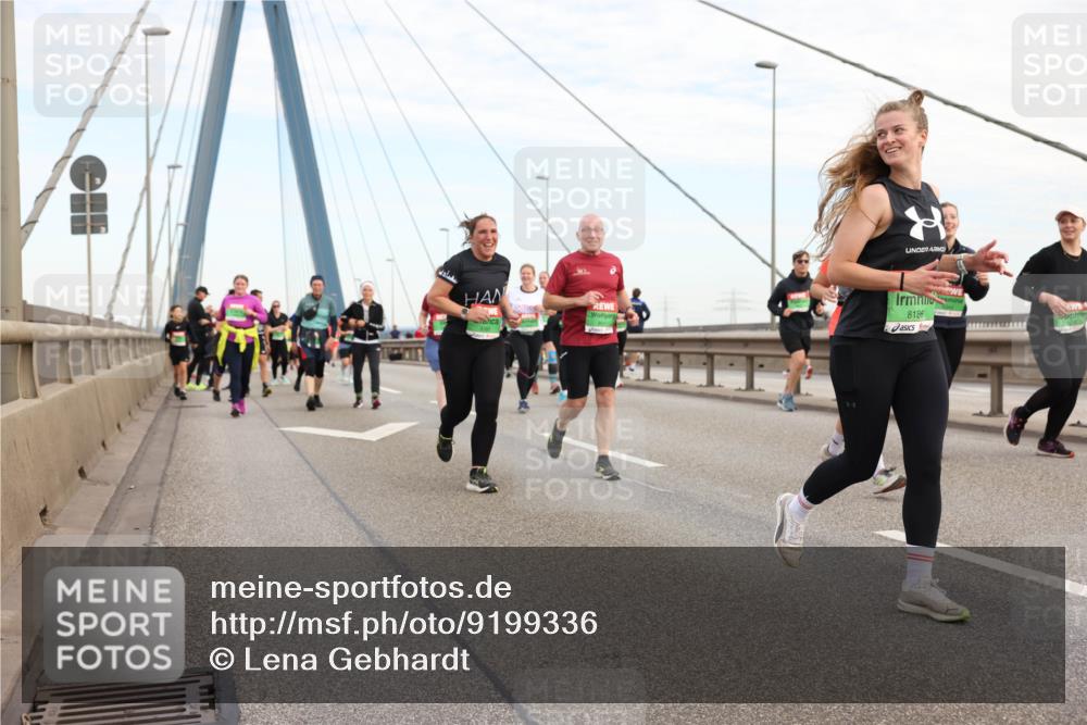 03.10.2025 - Köhlbrandbrückenlauf Lena Gebhardt http://msf.ph/oto/9199336 03.10.2025 15:38:14 Position 1 8186 meine-sportfotos.de