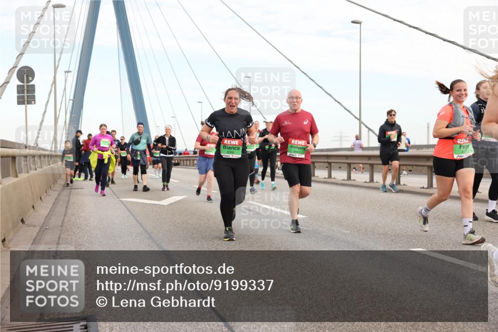 03.10.2025 - Köhlbrandbrückenlauf Lena Gebhardt http://msf.ph/oto/9199337 03.10.2025 15:38:15 Position 1 8366, 8561, 837 meine-sportfotos.de