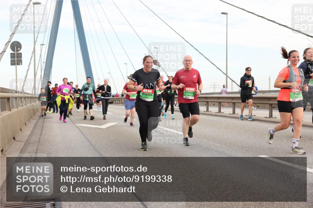 03.10.2025 - Köhlbrandbrückenlauf Lena Gebhardt http://msf.ph/oto/9199338 03.10.2025 15:38:15 Position 1 8561, 8366 meine-sportfotos.de