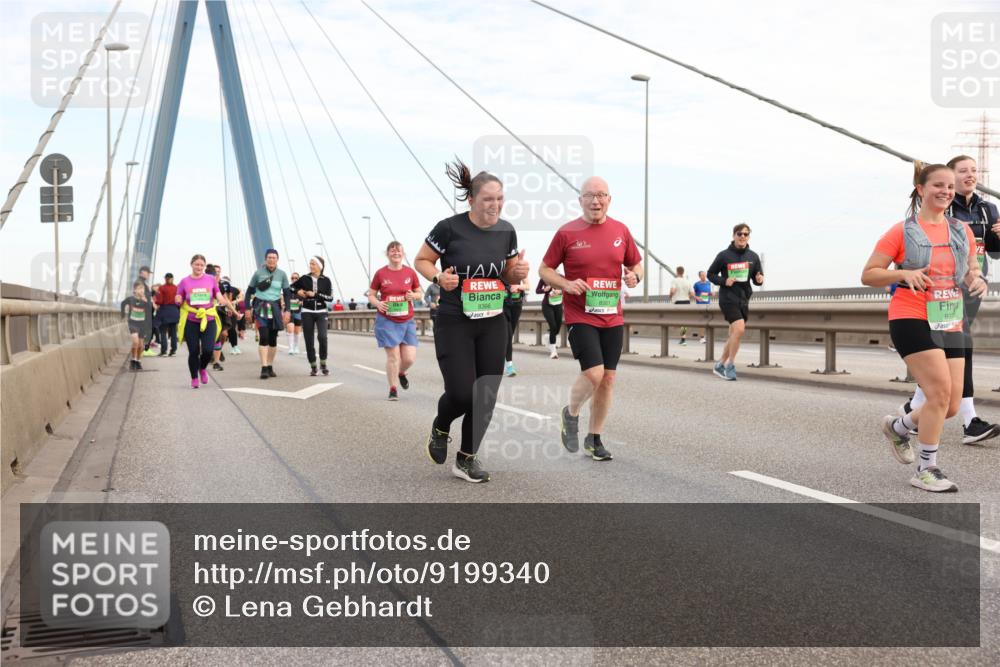 03.10.2025 - Köhlbrandbrückenlauf Lena Gebhardt http://msf.ph/oto/9199340 03.10.2025 15:38:15 Position 1 8561, 8366, 837 meine-sportfotos.de