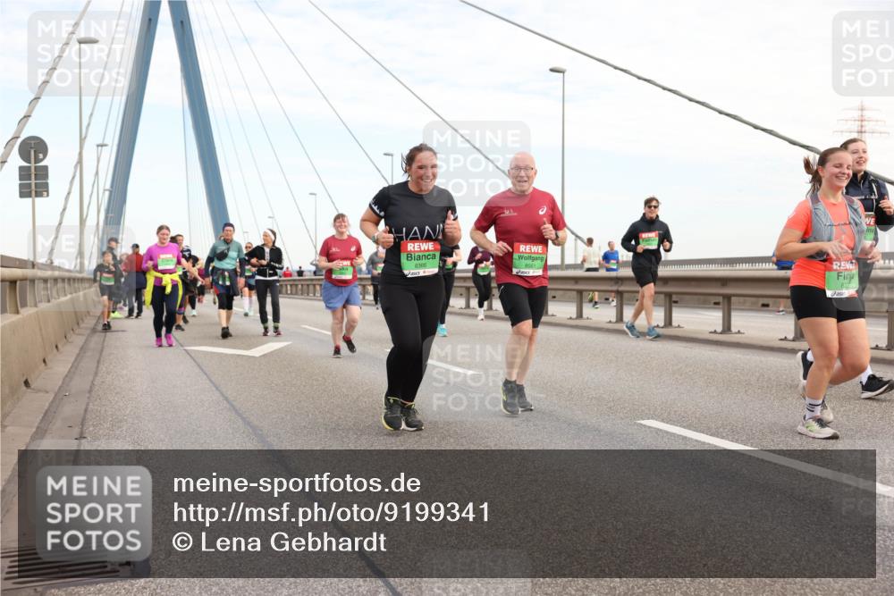 03.10.2025 - Köhlbrandbrückenlauf Lena Gebhardt http://msf.ph/oto/9199341 03.10.2025 15:38:15 Position 1 8561, 8366, 837 meine-sportfotos.de