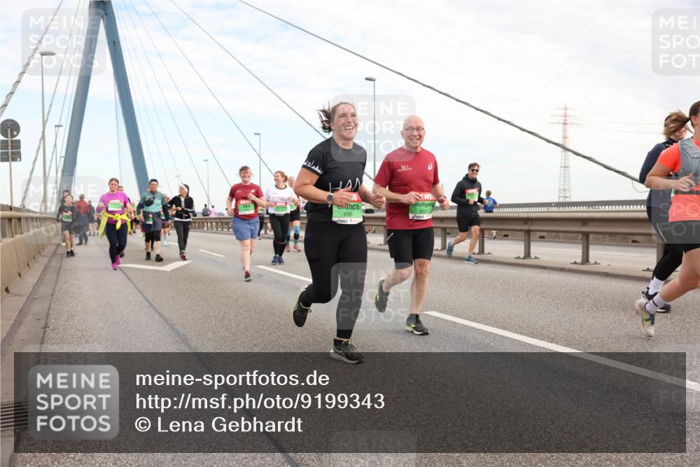 03.10.2025 - Köhlbrandbrückenlauf Lena Gebhardt http://msf.ph/oto/9199343 03.10.2025 15:38:16 Position 1 8366, 8561 meine-sportfotos.de