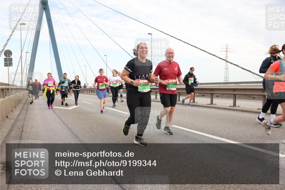 03.10.2025 - Köhlbrandbrückenlauf Lena Gebhardt http://msf.ph/oto/9199344 03.10.2025 15:38:16 Position 1 8366, 8561 meine-sportfotos.de