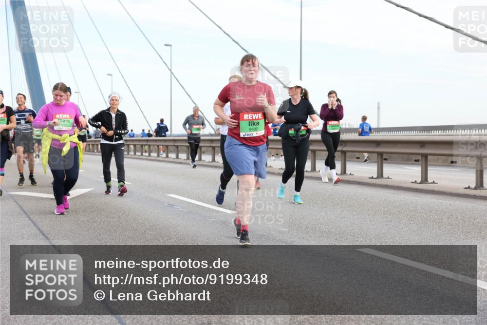 03.10.2025 - Köhlbrandbrückenlauf Lena Gebhardt http://msf.ph/oto/9199348 03.10.2025 15:38:17 Position 1 7942, 9402 meine-sportfotos.de