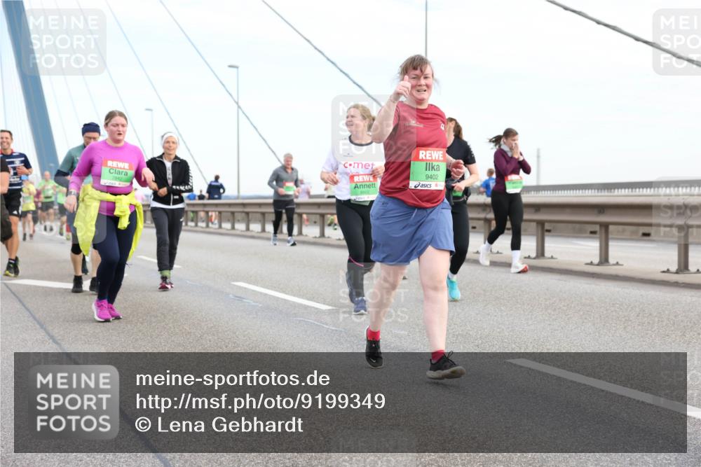03.10.2025 - Köhlbrandbrückenlauf Lena Gebhardt http://msf.ph/oto/9199349 03.10.2025 15:38:18 Position 1 7942, 9402, 8602 meine-sportfotos.de