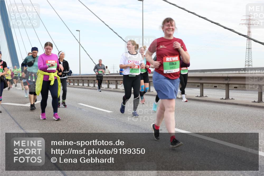 03.10.2025 - Köhlbrandbrückenlauf Lena Gebhardt http://msf.ph/oto/9199350 03.10.2025 15:38:18 Position 1 9402 meine-sportfotos.de