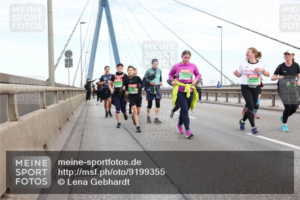 03.10.2025 - Köhlbrandbrückenlauf Lena Gebhardt http://msf.ph/oto/9199355 03.10.2025 15:38:19 Position 1 9553, 7942, 8602 meine-sportfotos.de