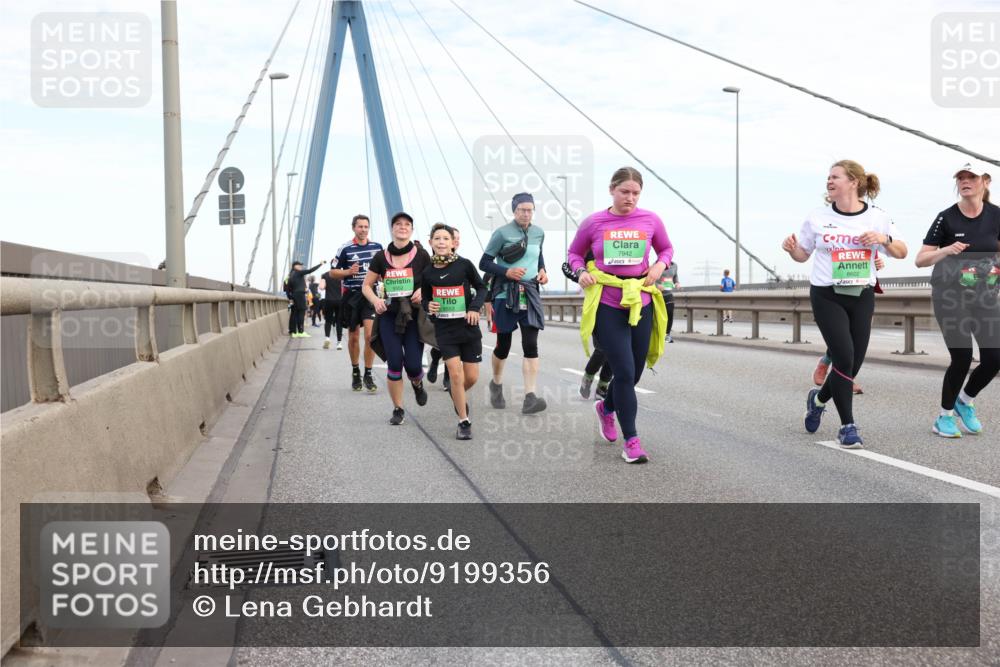 03.10.2025 - Köhlbrandbrückenlauf Lena Gebhardt http://msf.ph/oto/9199356 03.10.2025 15:38:19 Position 1 7942, 8602 meine-sportfotos.de