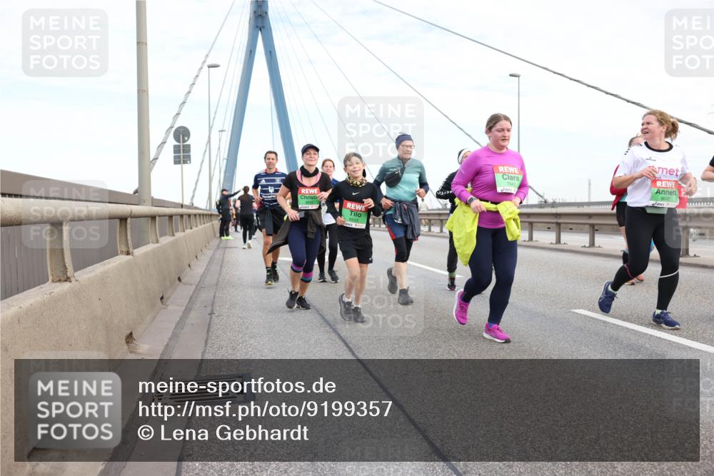 03.10.2025 - Köhlbrandbrückenlauf Lena Gebhardt http://msf.ph/oto/9199357 03.10.2025 15:38:20 Position 1 7942 meine-sportfotos.de