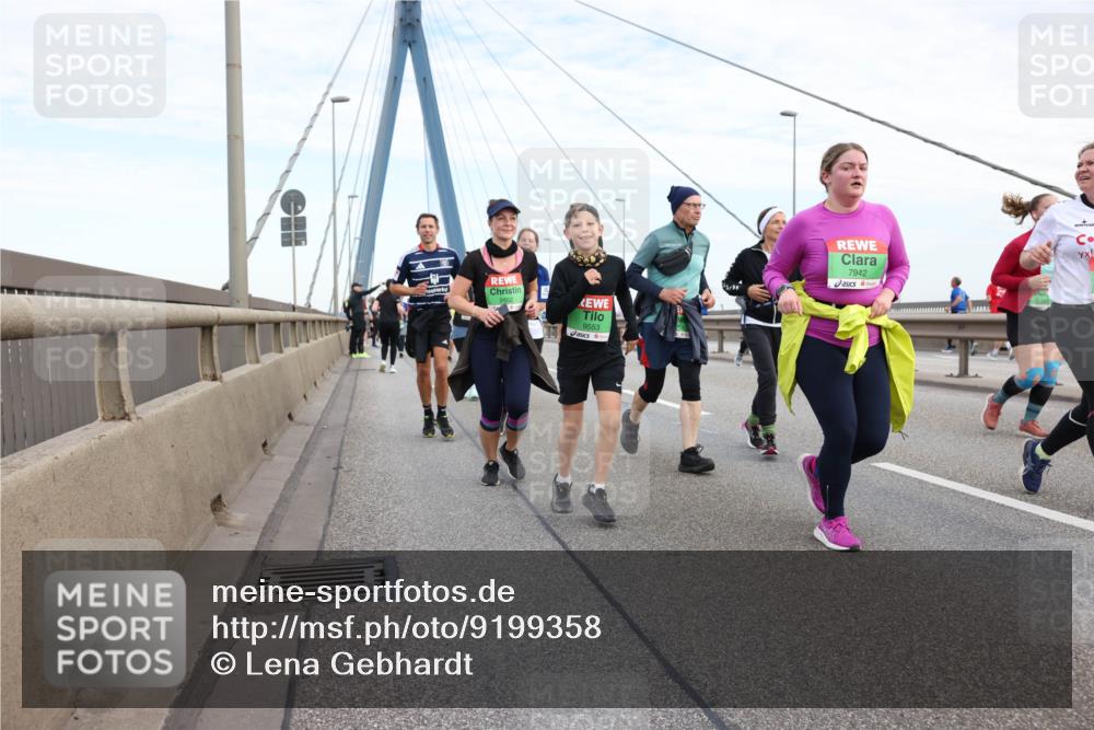 03.10.2025 - Köhlbrandbrückenlauf Lena Gebhardt http://msf.ph/oto/9199358 03.10.2025 15:38:20 Position 1 9553, 7942 meine-sportfotos.de