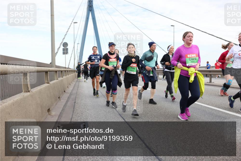 03.10.2025 - Köhlbrandbrückenlauf Lena Gebhardt http://msf.ph/oto/9199359 03.10.2025 15:38:20 Position 1 9553, 7942 meine-sportfotos.de