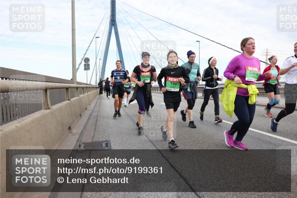 03.10.2025 - Köhlbrandbrückenlauf Lena Gebhardt http://msf.ph/oto/9199361 03.10.2025 15:38:20 Position 1 9553, 7942 meine-sportfotos.de