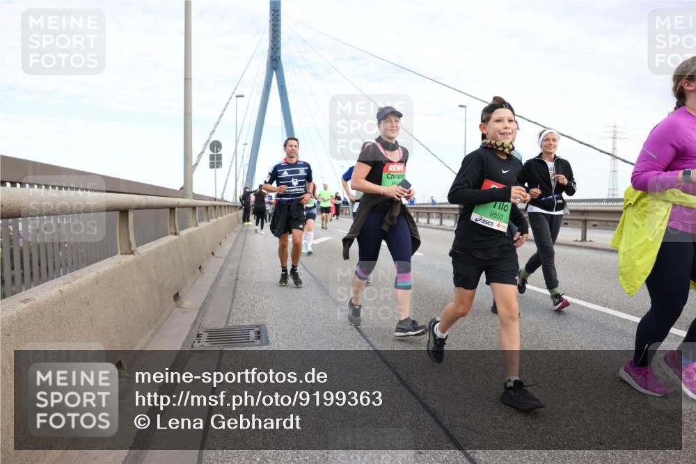 03.10.2025 - Köhlbrandbrückenlauf Lena Gebhardt http://msf.ph/oto/9199363 03.10.2025 15:38:21 Position 1  meine-sportfotos.de