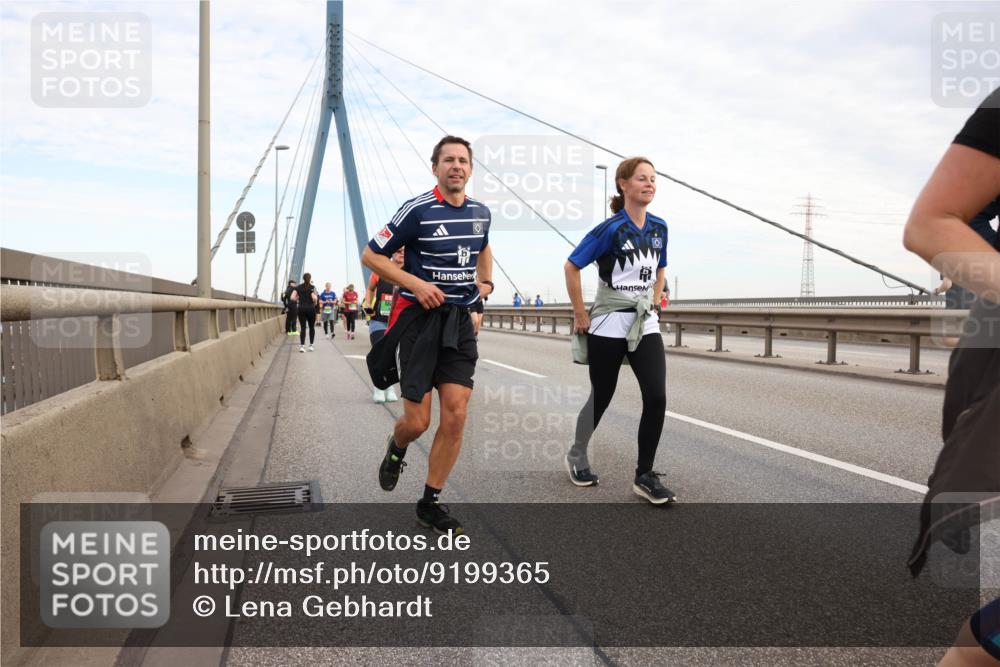 03.10.2025 - Köhlbrandbrückenlauf Lena Gebhardt http://msf.ph/oto/9199365 03.10.2025 15:38:22 Position 1  meine-sportfotos.de