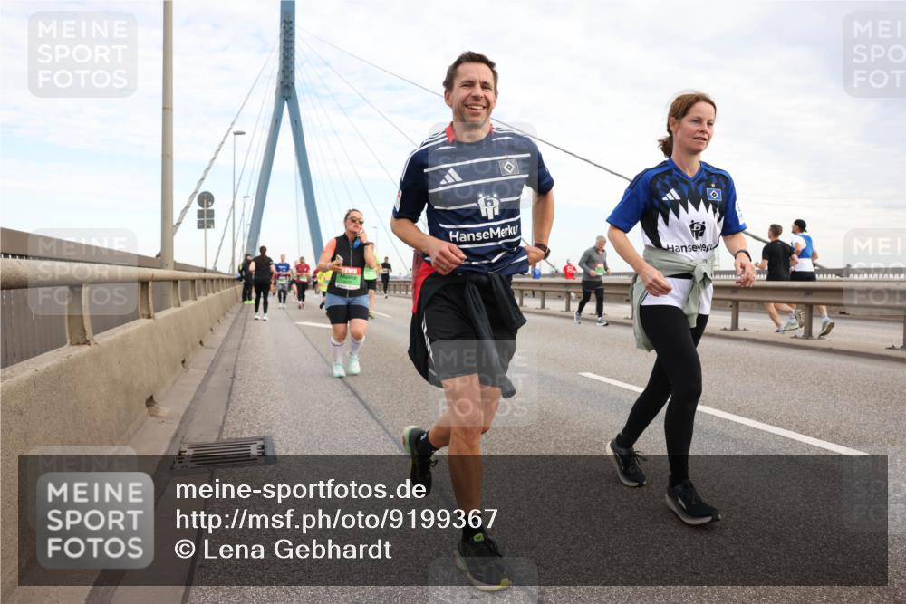 03.10.2025 - Köhlbrandbrückenlauf Lena Gebhardt http://msf.ph/oto/9199367 03.10.2025 15:38:22 Position 1  meine-sportfotos.de
