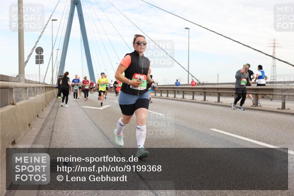 03.10.2025 - Köhlbrandbrückenlauf Lena Gebhardt http://msf.ph/oto/9199368 03.10.2025 15:38:23 Position 1  meine-sportfotos.de