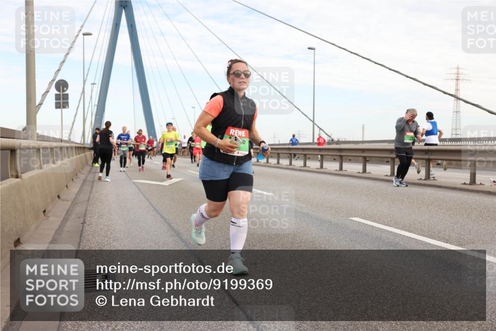 03.10.2025 - Köhlbrandbrückenlauf Lena Gebhardt http://msf.ph/oto/9199369 03.10.2025 15:38:23 Position 1  meine-sportfotos.de