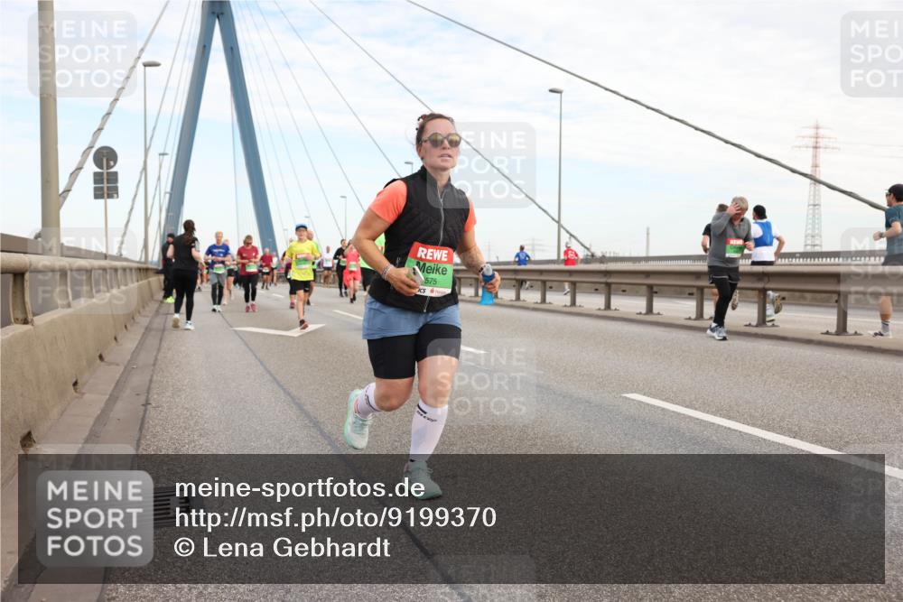 03.10.2025 - Köhlbrandbrückenlauf Lena Gebhardt http://msf.ph/oto/9199370 03.10.2025 15:38:23 Position 1 575 meine-sportfotos.de