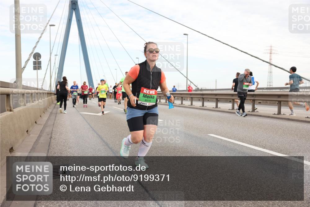 03.10.2025 - Köhlbrandbrückenlauf Lena Gebhardt http://msf.ph/oto/9199371 03.10.2025 15:38:23 Position 1 8575 meine-sportfotos.de