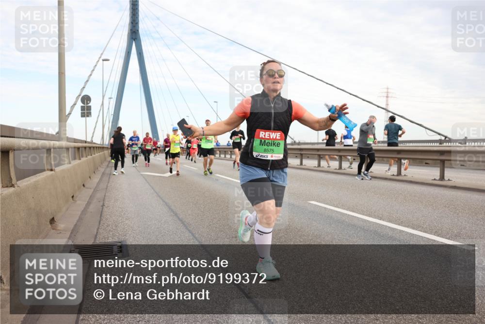 03.10.2025 - Köhlbrandbrückenlauf Lena Gebhardt http://msf.ph/oto/9199372 03.10.2025 15:38:23 Position 1 8575 meine-sportfotos.de