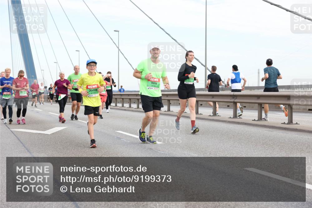 03.10.2025 - Köhlbrandbrückenlauf Lena Gebhardt http://msf.ph/oto/9199373 03.10.2025 15:38:24 Position 1 8729, 8730 meine-sportfotos.de