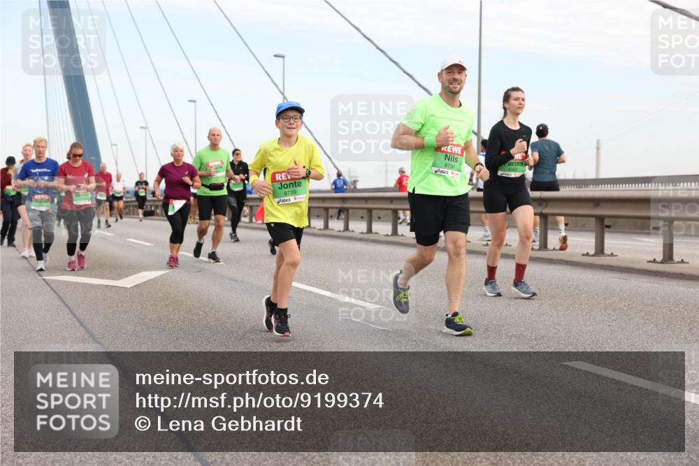 03.10.2025 - Köhlbrandbrückenlauf Lena Gebhardt http://msf.ph/oto/9199374 03.10.2025 15:38:25 Position 1 8729, 8730 meine-sportfotos.de