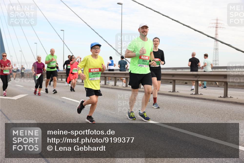 03.10.2025 - Köhlbrandbrückenlauf Lena Gebhardt http://msf.ph/oto/9199377 03.10.2025 15:38:26 Position 1 8729, 8730 meine-sportfotos.de