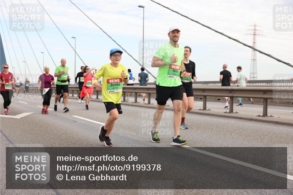 03.10.2025 - Köhlbrandbrückenlauf Lena Gebhardt http://msf.ph/oto/9199378 03.10.2025 15:38:26 Position 1 8729, 8730 meine-sportfotos.de