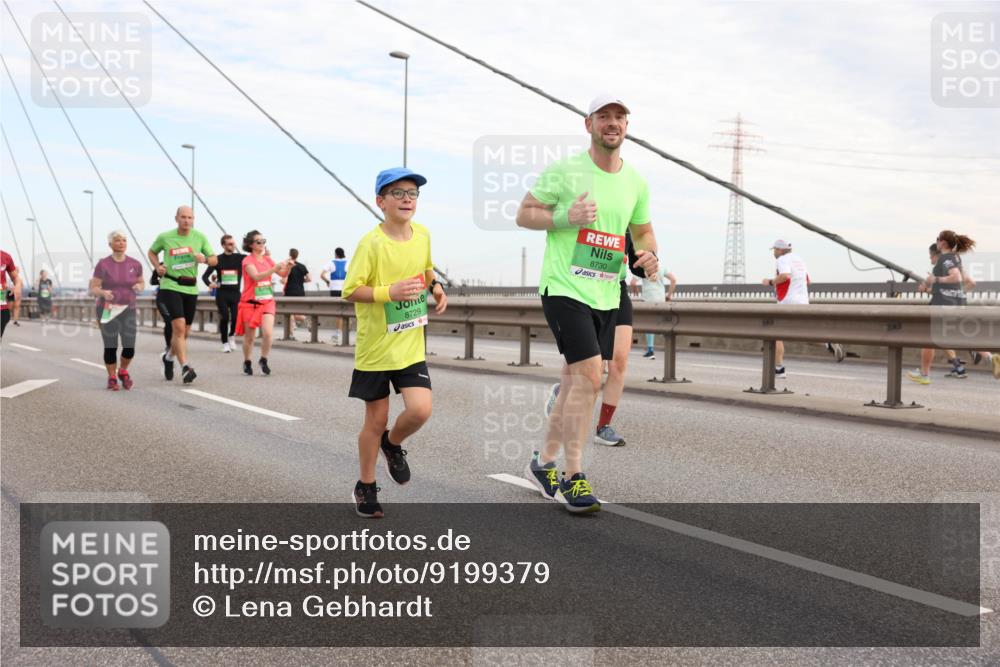 03.10.2025 - Köhlbrandbrückenlauf Lena Gebhardt http://msf.ph/oto/9199379 03.10.2025 15:38:26 Position 1 8729, 8730 meine-sportfotos.de