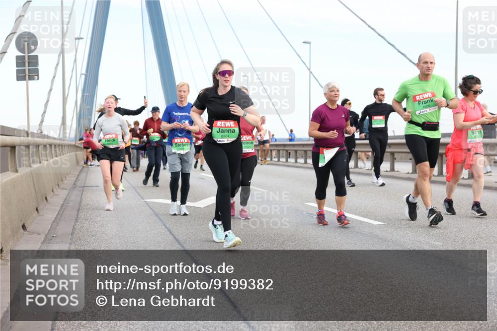 03.10.2025 - Köhlbrandbrückenlauf Lena Gebhardt http://msf.ph/oto/9199382 03.10.2025 15:38:28 Position 1 8564, 7254, 8206, 6102 meine-sportfotos.de