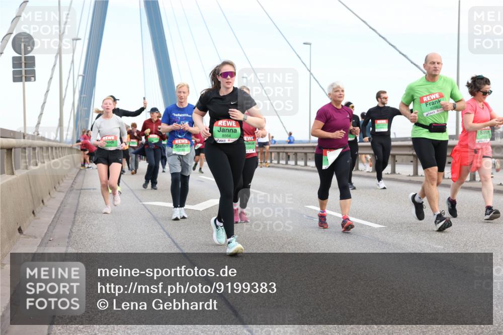03.10.2025 - Köhlbrandbrückenlauf Lena Gebhardt http://msf.ph/oto/9199383 03.10.2025 15:38:28 Position 1 7183, 8564, 254, 8206 meine-sportfotos.de