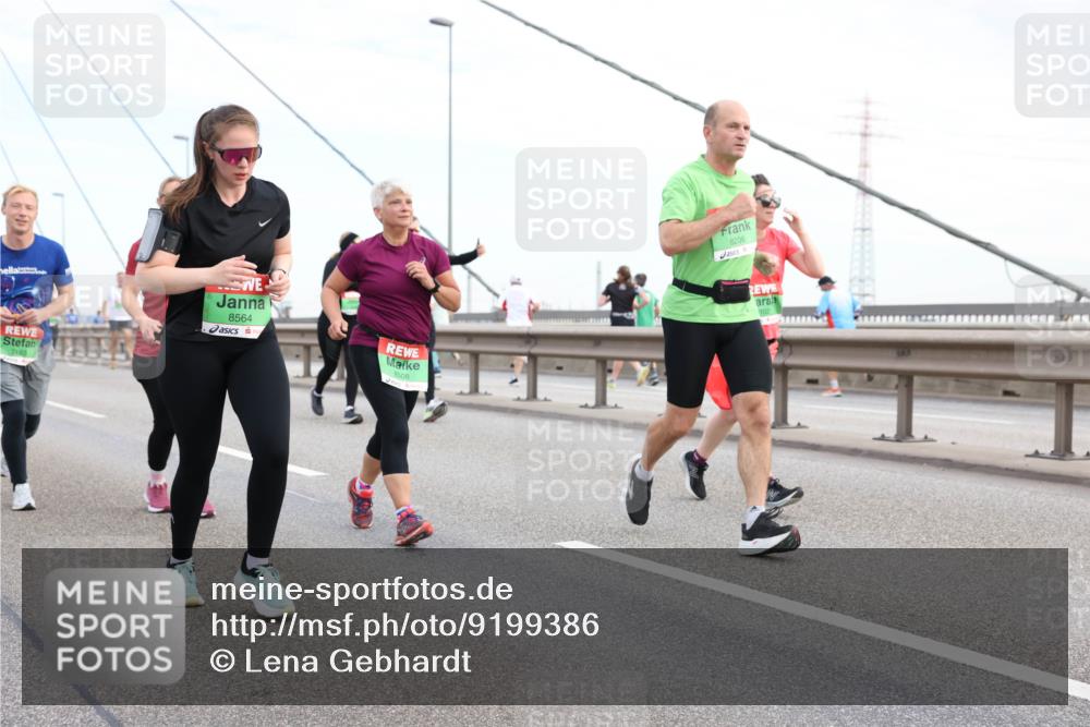 03.10.2025 - Köhlbrandbrückenlauf Lena Gebhardt http://msf.ph/oto/9199386 03.10.2025 15:38:29 Position 1 7183, 8564, 8508, 8206 meine-sportfotos.de