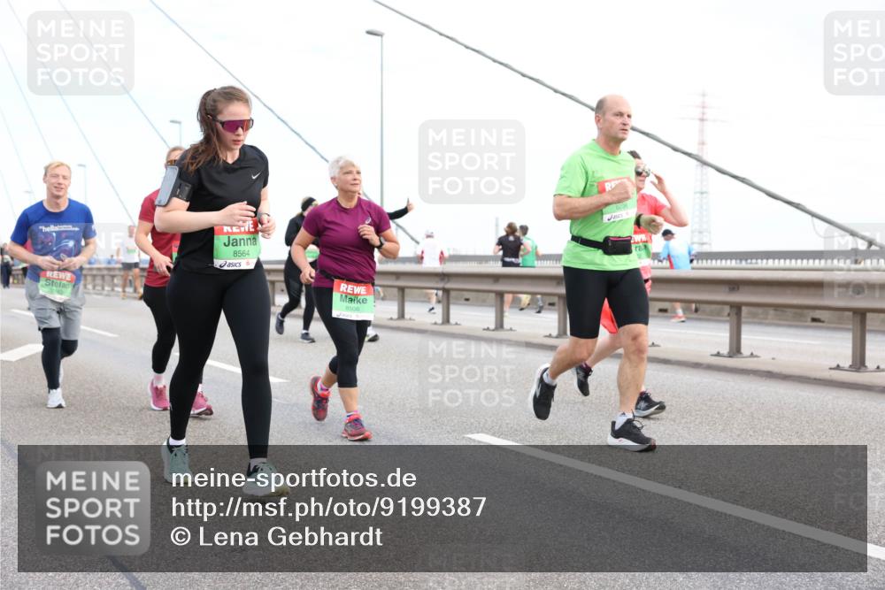 03.10.2025 - Köhlbrandbrückenlauf Lena Gebhardt http://msf.ph/oto/9199387 03.10.2025 15:38:29 Position 1 7183, 8564, 8508, 8206 meine-sportfotos.de